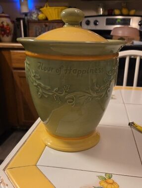 Pfaltzgraff Pistoulet "Flour Of Happiness Ceramic Canister - Yellow & Green
